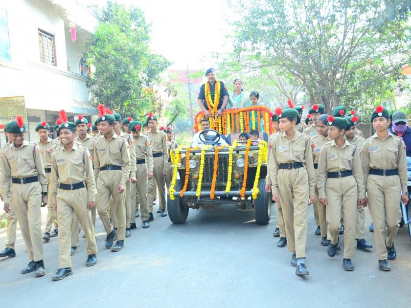 The soldiers who fulfilled the dream of their martyred father were welcomed in the village of kolhapur with jubilation | शहीद वडिलांचे स्वप्न पूर्ण करणारा भूमिपुत्र, सैनिकाचे गावात जल्लोषात स्वागत