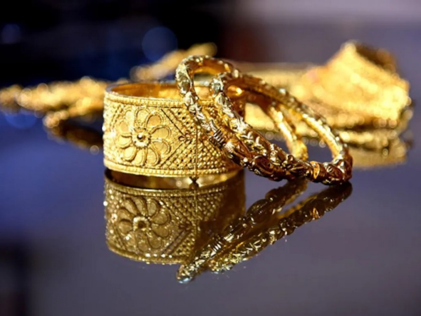 In the city of Rajapur, the swindlers looted jewels worth five lakhs | राजापूर शहरात चाेरट्यांचा धुमाकूळ; पाच लाखांच्या दागिन्यांवर डल्ला
