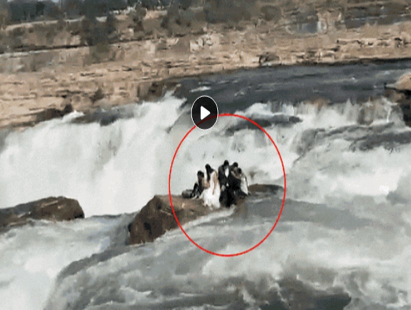 Video: The gates of Pratap Sagar Dam opened after going into the water for pre-wedding shoot, video viral of couples | 'प्री-विडींग शूटसाठी पाण्यात गेले अन् प्रतापसागर बंधाऱ्याचे दरवाजे उघडले'