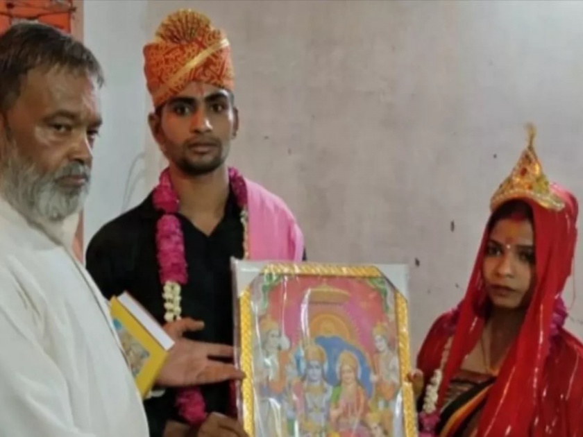 Shehnaaz got married to Pawan after three divorces from her husband due to her devotion to Krishna in Bareli UP | श्रीकृष्णाची भक्ती केल्यामुळे पतीकडून तीन तलाक, शहनाजने पवनसोबत थाटला संसार