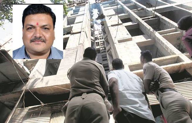 Suicide accident? Medical representative dies after falling from a building in Jalgaon | जळगावात इमारतीवरुन पडून वैद्यकिय प्रतिनिधीचा मृत्यू, अपघात की आत्महत्या?