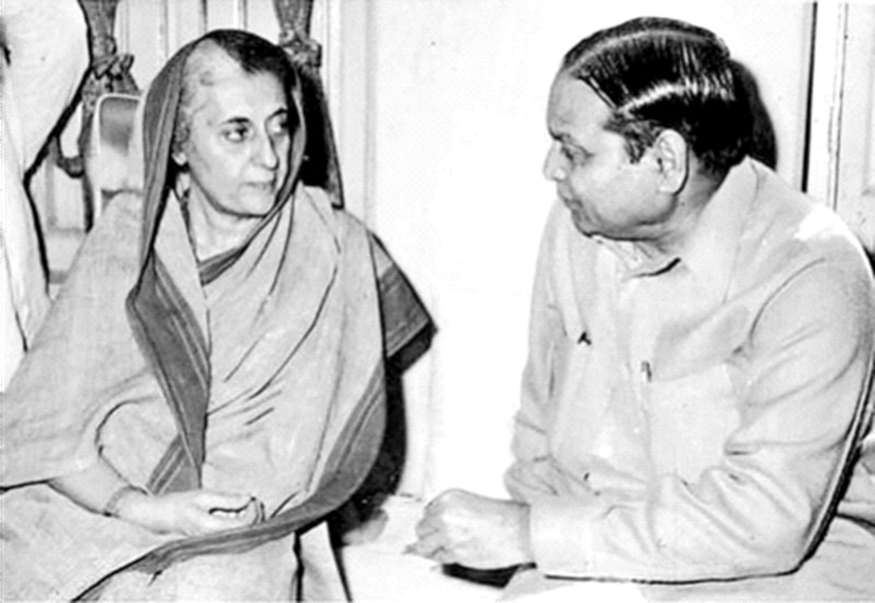 1980: The Story of Historians! jawaharlal darda meeting with indira gandhi | संपादकीय - १९८० : इतिहास घडवणाऱ्यांची कहाणी!