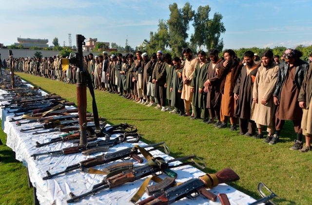 Pakistan will provide weapons to ISIS militants pdc | पाकिस्तान इसिसच्या अतिरेक्यांना शस्रे देणार