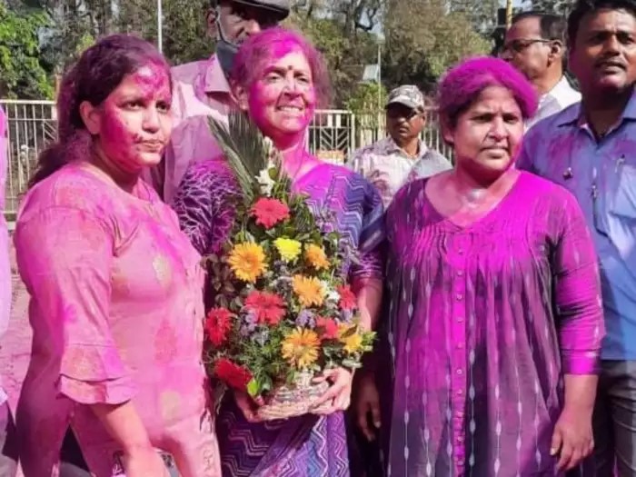 Both Prabhakar Gharge's daughters entered the battle of election and Ajit Pawar's candidate fell in satara DCC bank election | वडिलांवरील अन्यायाचा लेकींनी घेतला बदला, साताऱ्यात अजित पवारांचा उमेदवार पडला