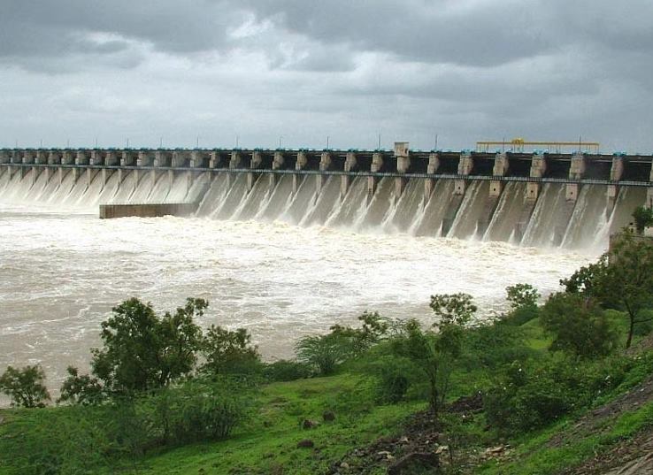 70.74 TMC water storage in Ujani Dam; It has been raining for ten days | उजनी धरणात ७०.७४ टीएमसी पाणीसाठा; दहा दिवसांपासून पाऊस रूसला