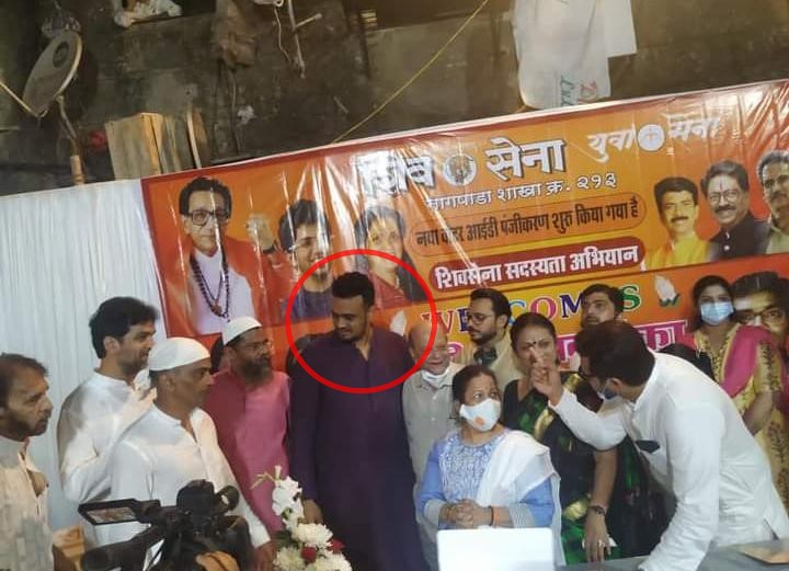 Dawood's nephew shares photo with Shiv Sena mayor Kishori Pedan, from BJP nilesh rane | "दाऊदचा भाचा मुंबईच्या महापौर किशोरी पेडणेकरांसोबत", राणेपुत्राने शेअर केला फोटो