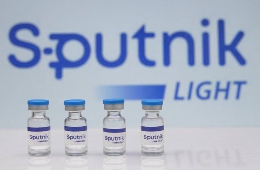 Russia approves new Sputnik light vaccine | स्पुतनिक लाइट या नव्या लसीच्या वापरास रशियाची मंजुरी