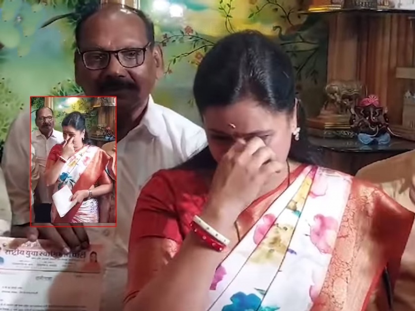 The dam of tears of Navneet Rana broke; Tears in the eyes while resigning from the party of husband | नवनीत राणांच्या अश्रूंचा बांध फुटला; पक्षाचा राजीनामा देताना डोळ्यात पाणी