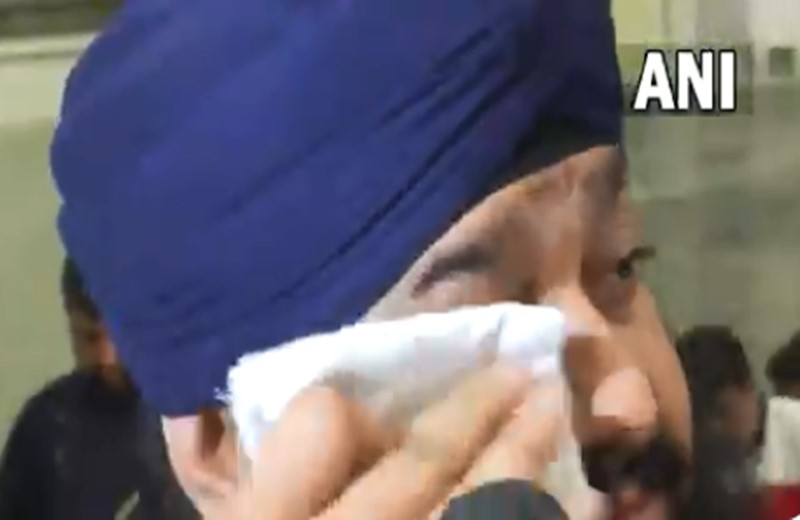 Afghanistan Crisis: It's all over ... Afghan Sikh MP bursts into tears on arrival in Delhi from Kabul wih airforce plain | Afghanistan Crisis: सगळं संपलंय... काबुलहून दिल्लीत उतरताच अफगाणी शीख खासदाराला रडू कोसळलं