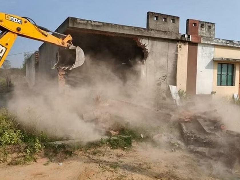 Bulldozer moved on 50 houses in Kashna Colony of bareli, big action against illegal construction | मोठी कारवाई; कष्णा कॉलनीतील ५० घरांवर फिरवला बुलडोझर