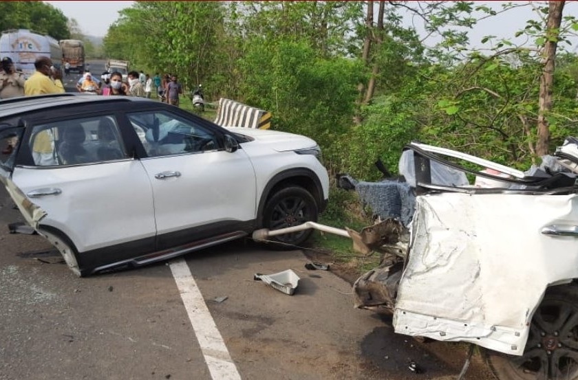 How did the car break into two in accident near nagpur chindwada? The code was not revealed to the RTO officials | कारचे दोन तुकडे झालेच कसे? RTO अधिकाऱ्यांनाही उलगडेना कोडे