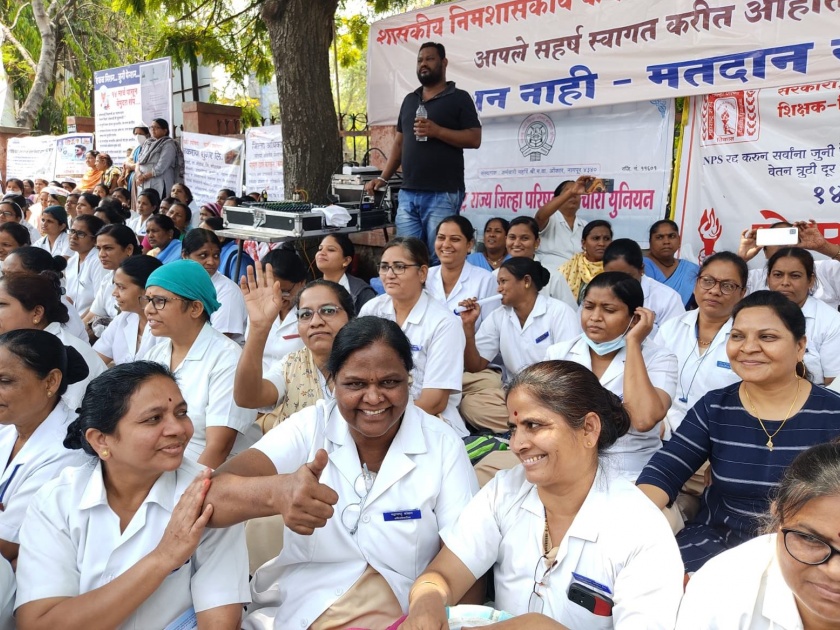 A single mission..old pension; No pension, no vote; Determination of nurses in Solapur | एकच मिशन... जुनी पेन्शन, पेन्शन नाही तर मतदान नाही; सोलापुरातील परिचारिकांचा निर्धार
