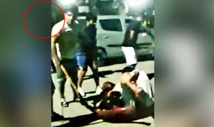 olympian medal winner sushil kumar beating wrestler sagar rana, video viral on social media | सुशील कुमारकडून पैलवान सागरला लाठ्या-काठ्यांनी मारहाण, व्हिडिओ व्हायरल