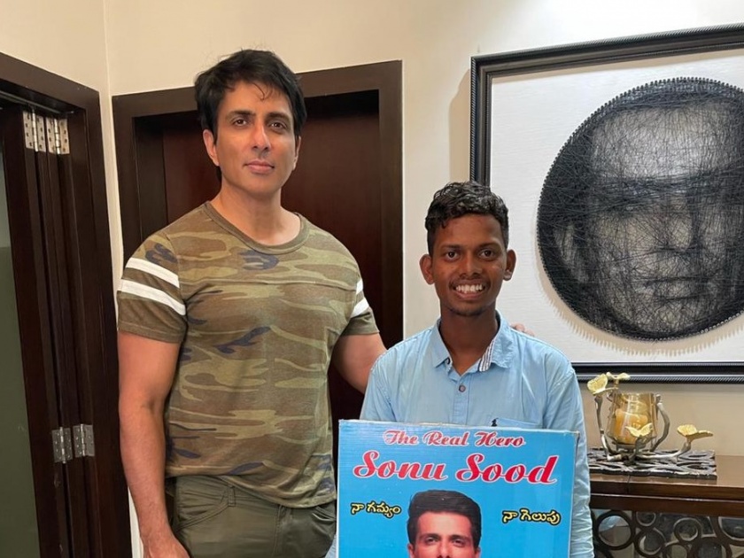 ... Sonu Sood finally met, the fan walked from Hyderabad to Mumbai | ... अखेर सोनू सूदची भेट झालीच, चाहत्याचा तेलंगणा ते मुंबई पायी प्रवास