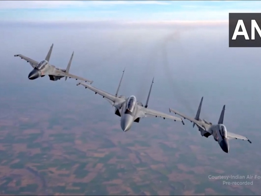 Video: Nadach Khula; Speed of 900 km per hour, fighter jets made trident in space on republic day parade | Video: नादच खुळा; ताशी ९०० किमीचा वेग,3 फायटर विमानांनी अवकाशात बनवलं त्रिशुळ