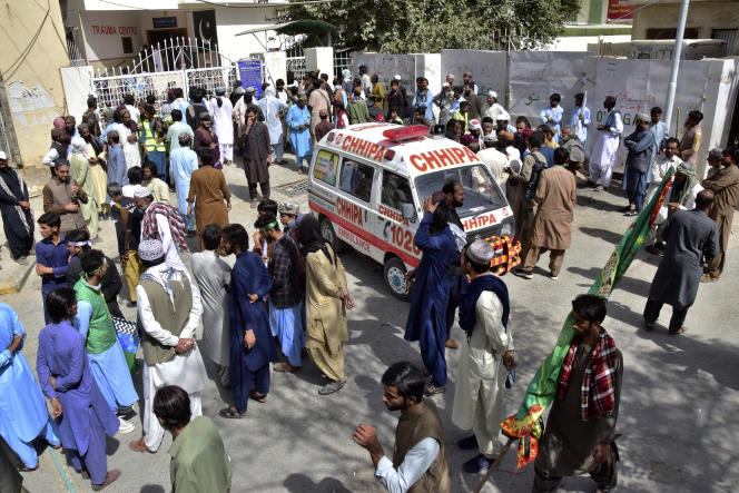56 killed, 62 injured in suicide attacks in Pakistan | ईद दिवशीच पाकिस्तानमध्ये आत्मघाती हल्ल्यांत ५६ ठार, ६२ जखमी