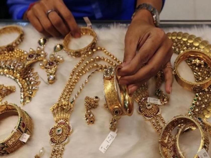 Gold worth 70 lakhs of a businessman was stolen from Zaveri Bazar | झवेरी बाजारातून व्यावसायिकाचे ७० लाखांचे सोने पळवले
