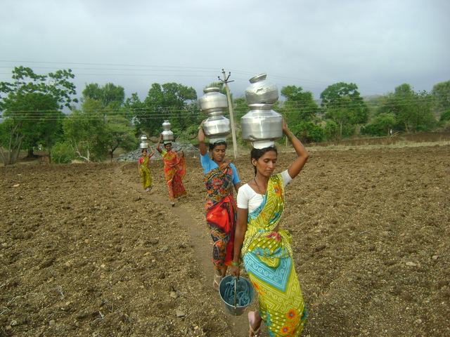 Water scarcity in rural areas in March itself | मार्चमध्येच ग्रामीण भागात पाणीटंचाई
