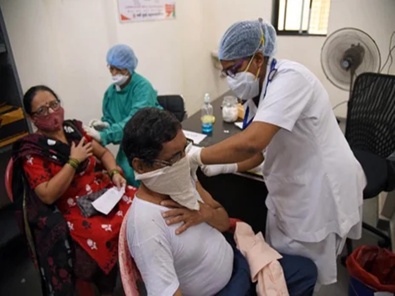 Maharashtra is the first state in the country to give both doses of vaccine to most citizens | लसीचे दोन्ही डोस सर्वाधिक नागरिकांना देणाऱ्या राज्यांमध्ये देशात महाराष्ट्र प्रथम