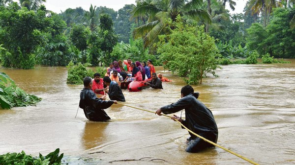 Central team's lesson to flood victims | पूरग्रस्तांकडे केंद्रीय पथकाची पाठ