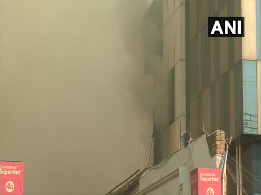 Fire breaks out at factory in Delhi; Fire brigade personnel were also trapped when the building collapsed | Delhi Factory Fire : दिल्लीतील फॅक्टरीला भीषण आग; इमारत कोसळल्याने अग्निशमन दलाचे जवानही अडकले