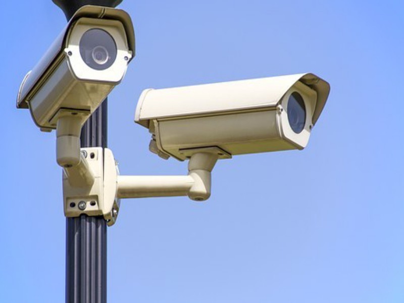 CCTV cameras will be installed throughout from ward level funding of the corporators | नगरसेवकांच्या वॉर्डस्तरीय निधीतून संपूर्ण शहरात सीसीटीव्ही कॅमेरे बसविणार
