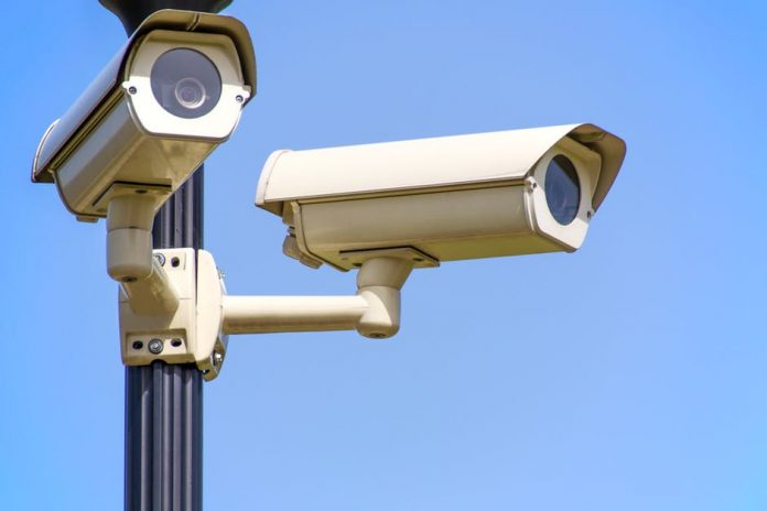 'Watch' of 300 CCTV cameras on traffic in Pimpri Chinchwad city; 5 lakh 69 thousand fine recovered | पिंपरीत वाहतुकीवर ३०० सीसीटीव्ही कॅमेऱ्यांचा ‘वाॅच’; ५ लाख ६९ हजारांचा दंड वसूल