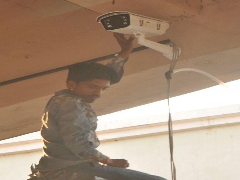 CCTV proposal on Nandurbar railway station, Dhool Dhule | नंदुरबार रेल्वे स्थानकावरील सीसीटीव्हीचा प्रस्ताव धुळ खात