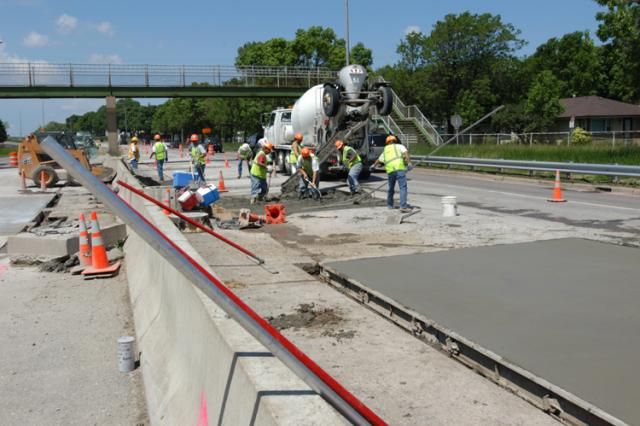 administrations decision change about city cement constructions work due to members pressure | सदस्यांच्या दबावापुढे प्रशासनाची माघार : सिमेंट रस्त्यांची कामे सुरुच राहणार