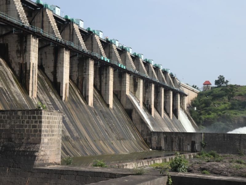 Centennial Opening of Golden Festival 'Giran Dam' | सुवर्ण महोत्सवी ‘गिरणा धरणा’ची शतकी सलामी, ११ वषार्नंतर ओव्हरफ्लो
