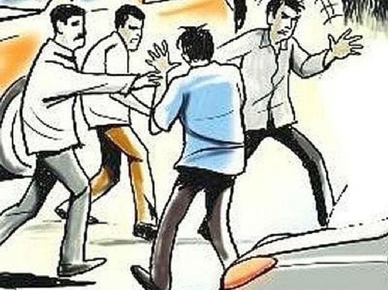 villeger beaten talathi for doing unethical things in office in nandgaon khandeshwar | कार्यालयातच तलाठ्याचे महिलेसोबत अश्लील चाळे, नागरिकांनी दिला चोप