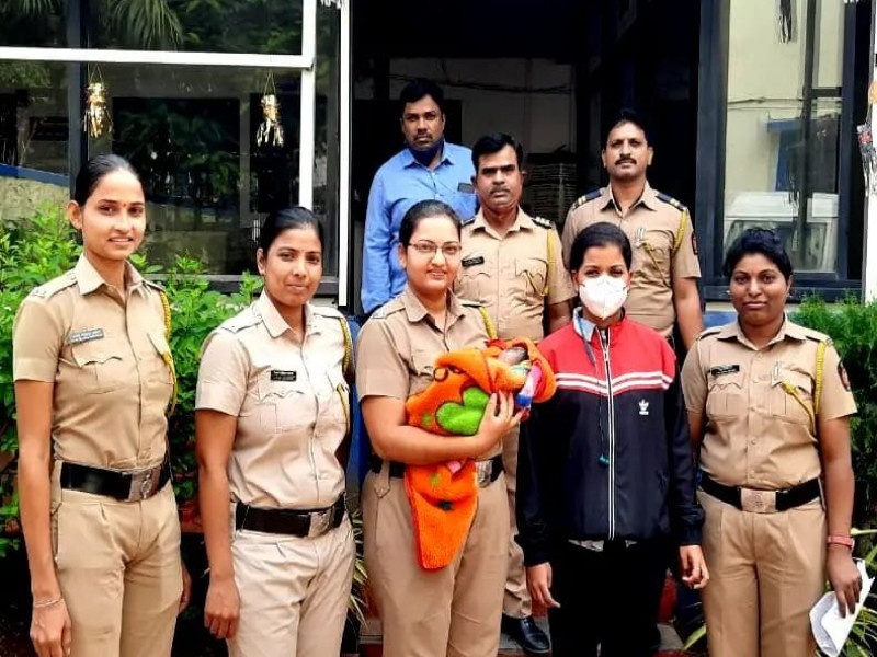 Female infants found near Chakan ST station in Pune Search for baby's relatives begins | पुण्यातील चाकण एसटी स्थानकाजवळ आढळले स्त्री जातीचे नवजात अर्भक; अर्भकाच्या नातेवाईकांचा शोध सुरु