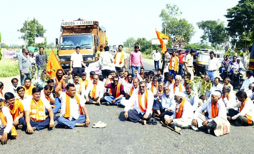 Shiv Sena's flyover at Malkapur! | मलकापुरात शिवसेनेचा चक्का जाम!