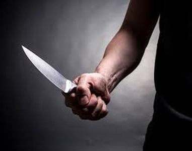 The robbers were stabbed by knife | चाकूचा धाक दाखवून व्यापाऱ्यांना लुटले