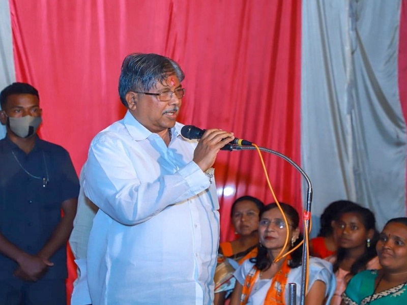 BJP leader Chandrakant patils offer to bjp party workers in Deglur Biloli assembly by election | 'भाजपला आघाडी देणाऱ्या गावांना माझ्यातर्फे गाव जेवण'; चंद्रकांत पाटलांची कार्यकर्त्यांना ऑफर