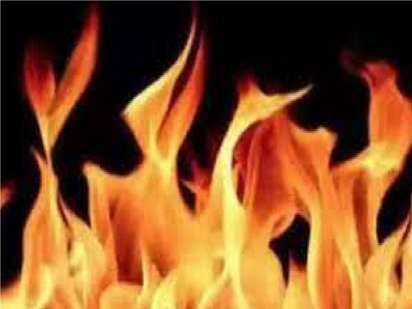 Death of an old man by fire; Incidents in Chandgad taluka | देवाऱ्यातील दिवा अंथरूणावर पडून लागली आग, आगीत होरपळून वृद्धेचा मृत्यू; चंदगड तालुक्यातील घटना