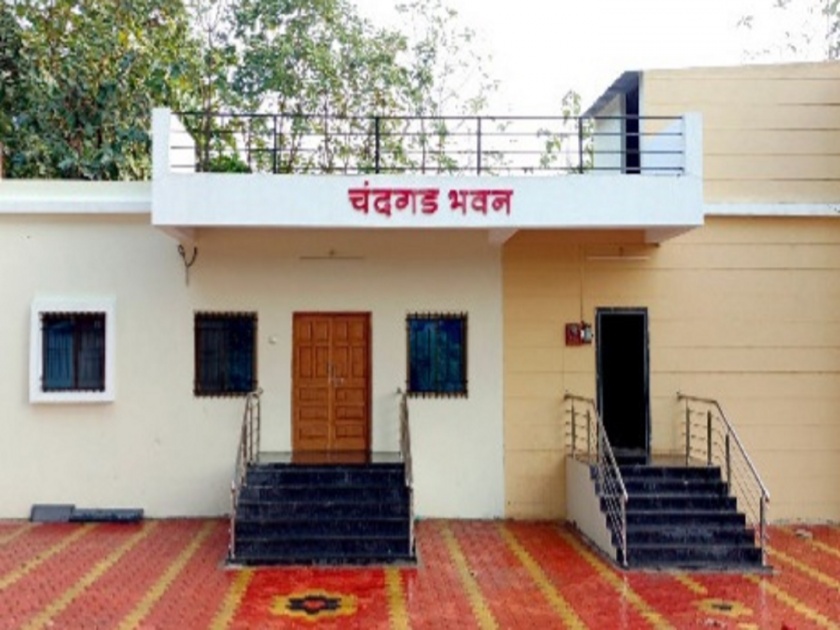 Chandgad Bhavan in the premises of Zilla Parishad office bearers residence in kolhapur | झाले ‘भवन’ पण पाहिजेत ‘नियम’