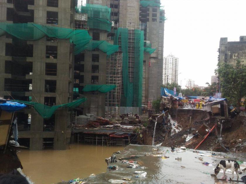 Mumbai Rain Update: road crash in Sangrangarh in Chandivali; Notice for residents to vacate the building | Mumbai Rain Update: चांदिवली येथील संघर्षनगर येथे रस्ता खचला; रहिवाशांना इमारत रिकामी करण्याच्या सूचना