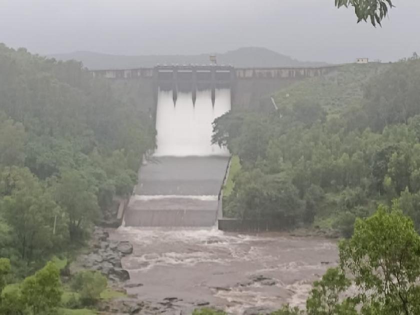 Increased release of water from Chandoli dam, warning alert to riverside villages | चांदोली धरणातून पाण्याचा विसर्ग वाढवला, नदीकाठच्या गावांना सतर्कतेचा इशारा