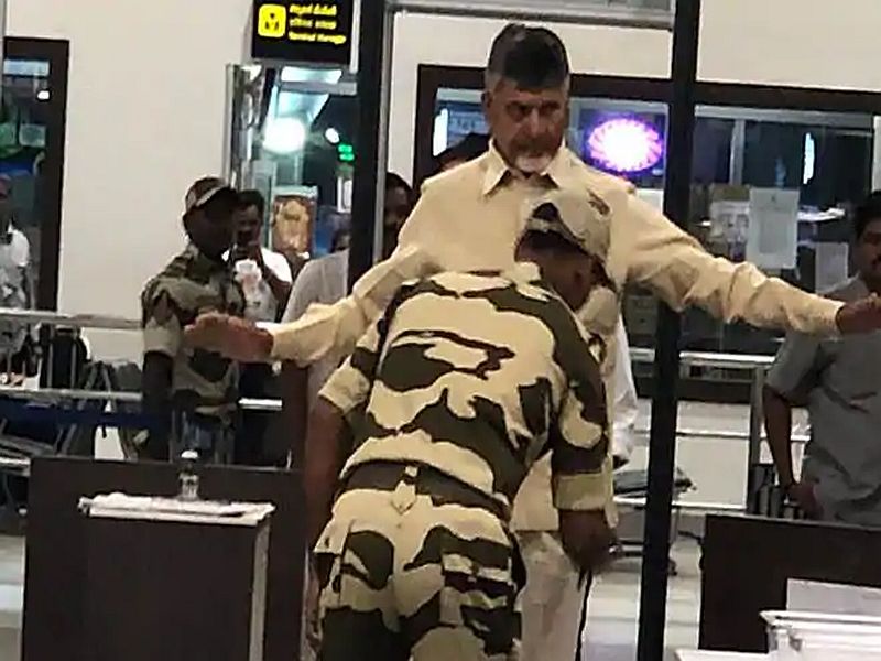 Chandrababu Naidu denied VIP access to plane, undergoes frisking at Vijayawada airport | सत्ता पलटली अन् चंद्राबाबूंची सुरक्षा घटली, विमानतळावर चौकशी!