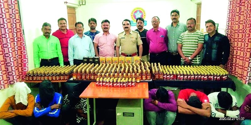 Chandrapur's liquor smuggler behind bar in Nagpur: reserves of foreign liquor seized | नागपुरात चंद्रपूरच्या मद्यतस्करांची टोळी जेरबंद : विदेशी मद्याचा साठा जप्त