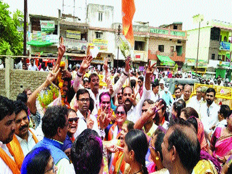 Congress-NCP jointly, but Vijay BJP | एकजुट काँग्रेस-राष्ट्रवादीची, पण विजय भाजपचा
