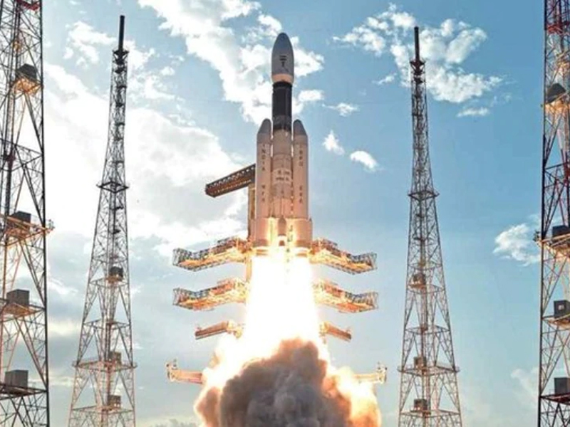 Chandrayaan-2 will enter the orbit of the Moon today | चांद्रयान-२ आज चंद्राच्या कक्षेत करणार प्रवेश