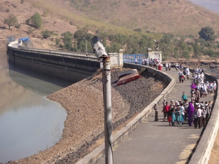 Discharge from ten dams in the district | जिल्ह्यातील दहा धरणांतून विसर्ग