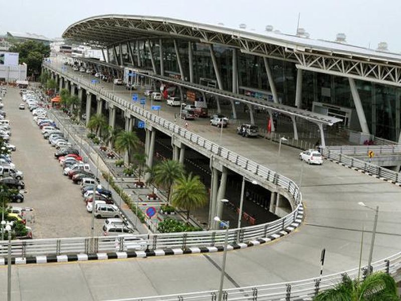 Techie dies after falling off Chennai airport flyover | चेन्नई विमानतळावरच्या पुलावरून पडून एका व्यक्तीचा मृत्यू