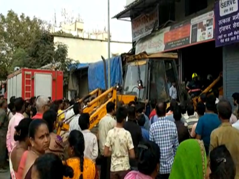 Video: Kandivilat Furniture Shop slab collapses; Some injured | Video : कांदिवलीत फर्निचर दुकानाचे स्लॅब कोसळले; एका महिलेचा मृत्यू