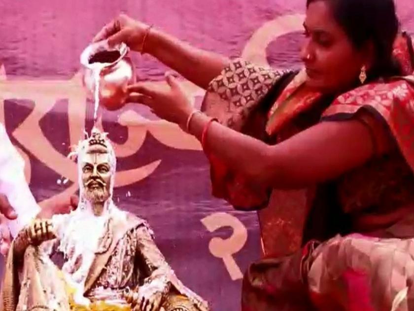 chatrapati sambhaji maharaj Coronation done by farmer women in yavatmal | शंभूराजांच्या राज्याभिषेकाचा मान यवतमाळच्या शेतकरी महिलेला 