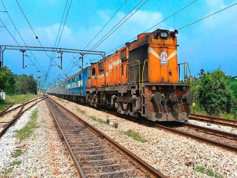 15,000 tons parcels sent by Mumbai-Chennai railway Parcel Express | मुंबई ते चेन्नई विशेष एक्सप्रेसने मागील तीन महिन्यांत पाठविले तब्बल १५ हजार टन पार्सल