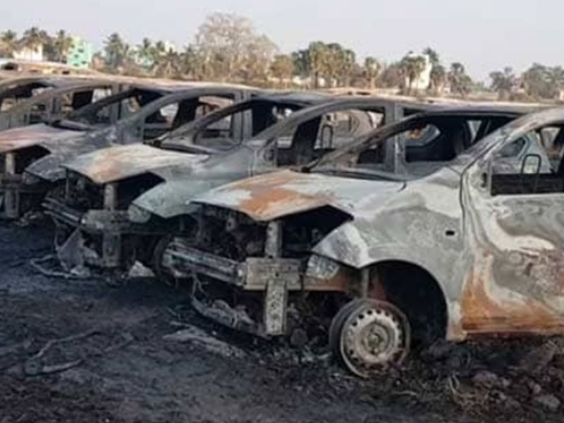 Massive Fire In Chennai Parking Lot, More Than 176 Cars Burnt Down | चेन्नईमध्ये भीषण आग, 176 कार जळून खाक