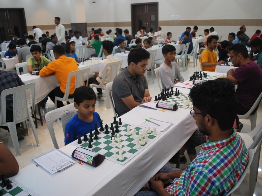 Chess competation at akola | अग्रमानांकित बुध्दिबळपटूंची विजयी घोडदौड